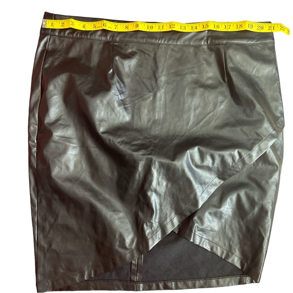 NWT Size 2X- Plus size  Vegan Leather Black Skirt